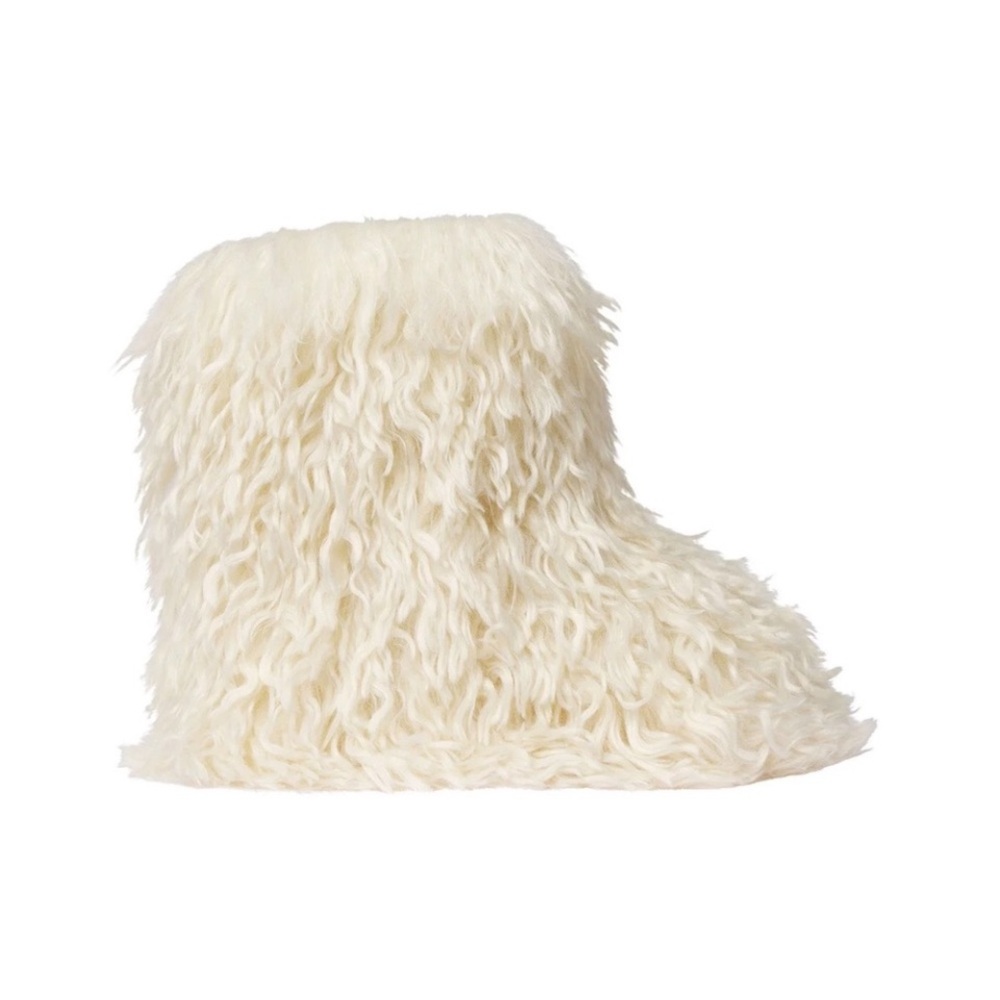 ISO Skims fur boots - Picture 2 of 2